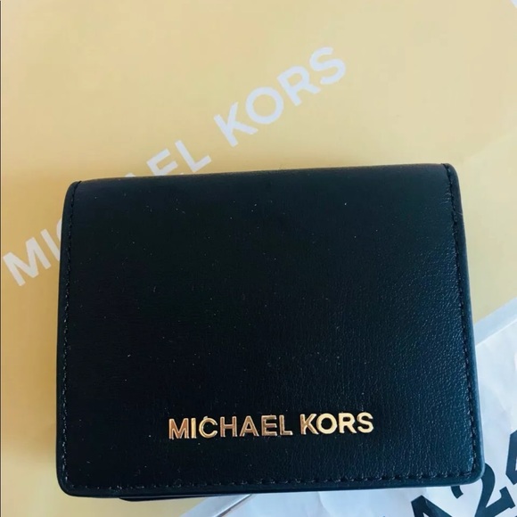Michael Kors Jet Set Travel Flap Leather Wallet - Picture 1 of 5